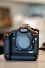 Canon EOS 1Ds Mark III 21MP Professional DSLR - Image 2