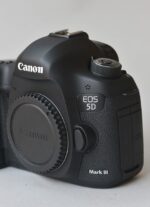 Canon EOS 5D Mark III 22.3 MP Digital SLR Camera - Image 9
